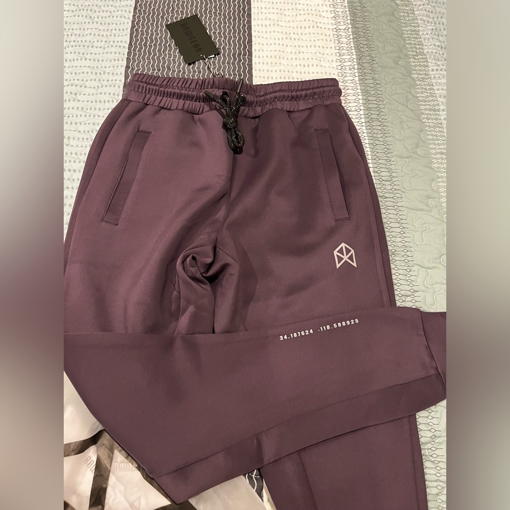 RAWGEAR jogger RG221
COLOR: EGGPLANT SIZE medium nwt
